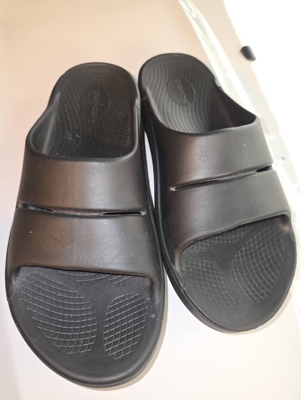 NWOT OOFOS unisex Sandals Slides